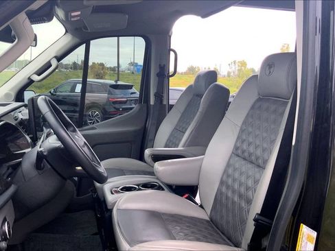 Used 2022 Ford Transit 250 Medium Roof AWD image 9