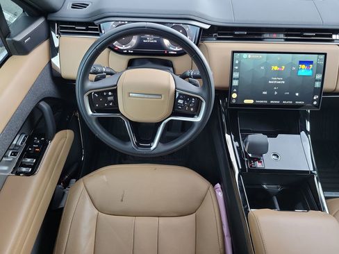 Used 2025 Land Rover Range Rover Sport SE image 15