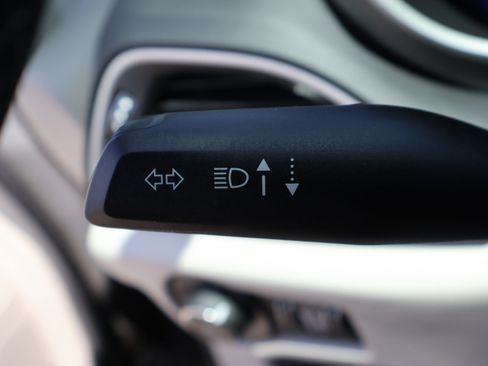 Used 2023 Chrysler Pacifica Touring-L FWD image 39