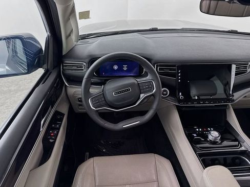 Used 2023 Jeep Wagoneer 4WD image 28