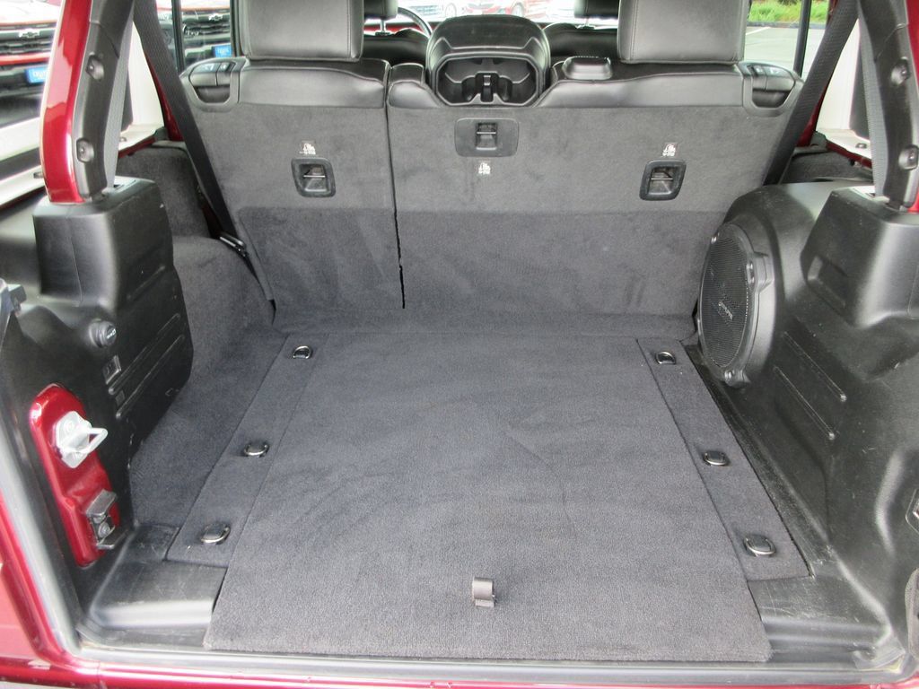 Used 2021 Jeep Wrangler Unlimited Rubicon AWD/4WD image 12