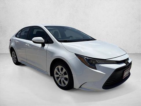 Used 2024 Toyota Corolla LE FWD image 2