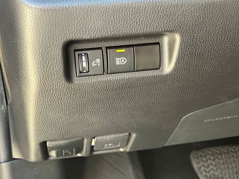Used 2022 Toyota RAV4 LE FWD image 24