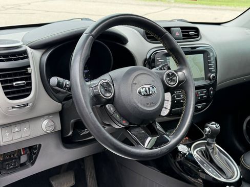 Used 2016 Kia Soul + w/ Primo Package FWD image 9