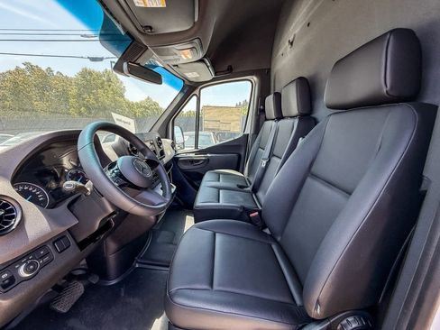 New 2024 Mercedes-Benz eSprinter 170 Cargo image 21
