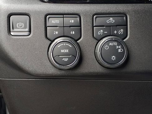 Used 2023 Chevrolet Silverado 1500 LT w/ Z71 Off-Road Package image 28