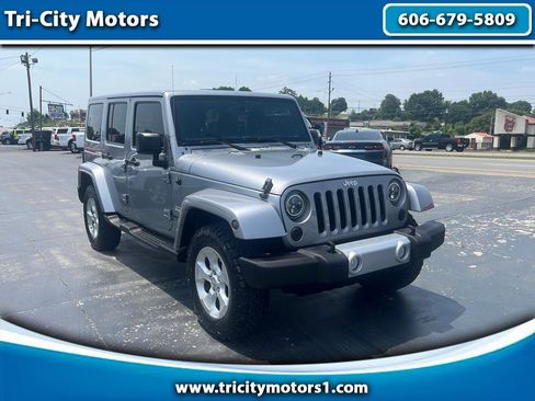 Used 2015 Jeep Wrangler Unlimited Sahara w/ Connectivity Group AWD/4WD image 1