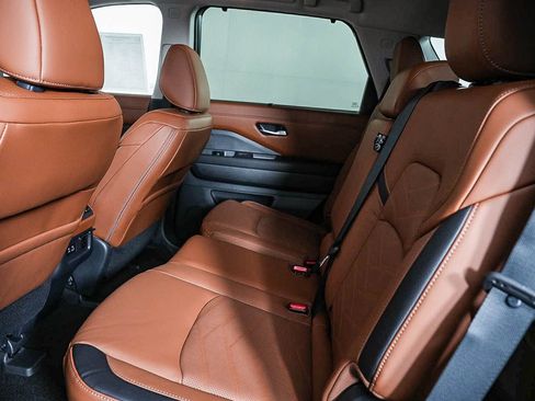 New 2025 Nissan Pathfinder Platinum w/ Cargo Package image 21