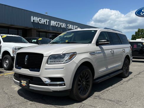 Used 2019 Lincoln Navigator Premiere image 7