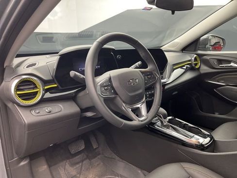 Used 2024 Chevrolet Trax ACTIV w/ Sunroof Package image 7