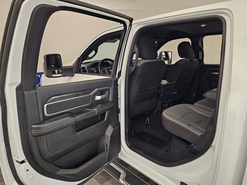 Used 2024 RAM 3500 Big Horn image 34