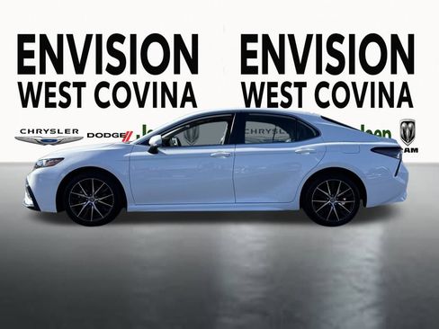 Used 2024 Toyota Camry SE image 6