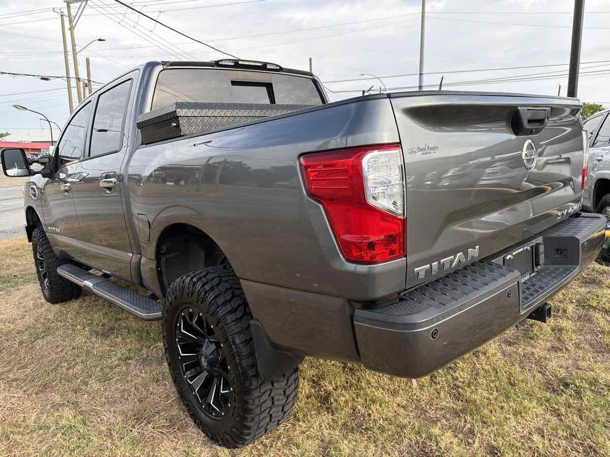Used 2017 Nissan Titan SV AWD/4WD image 4