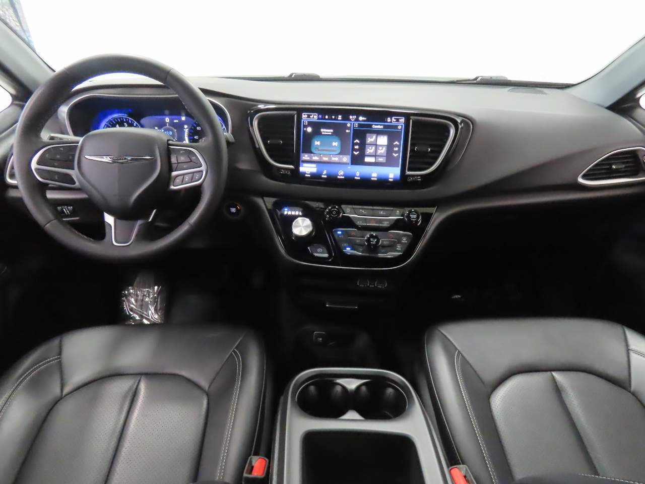 Used 2025 Chrysler Pacifica Select FWD image 12