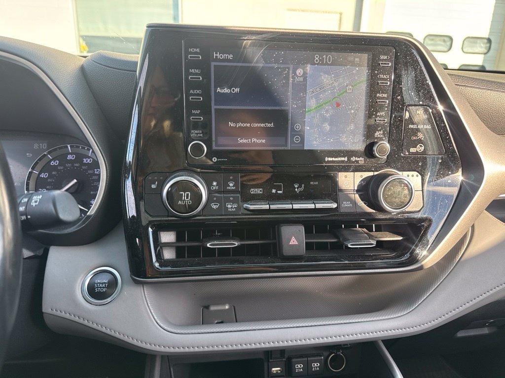 Used 2020 Toyota Highlander XLE AWD/4WD image 14
