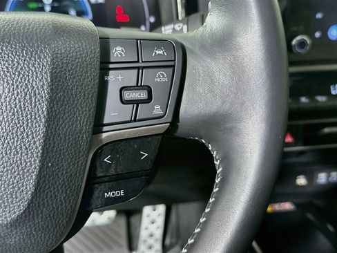 Used 2025 Toyota Camry SE FWD image 17