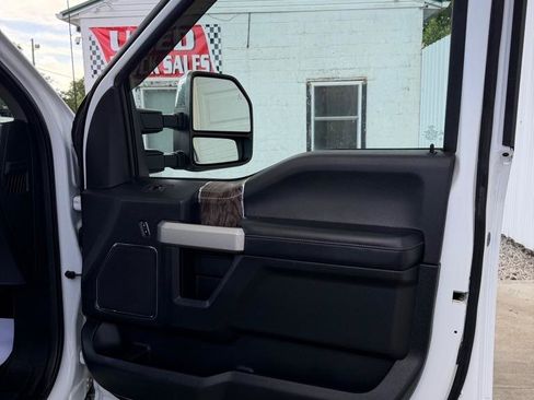 Used 2018 Ford F250 Lariat w/ Lariat Ultimate Package AWD/4WD image 16