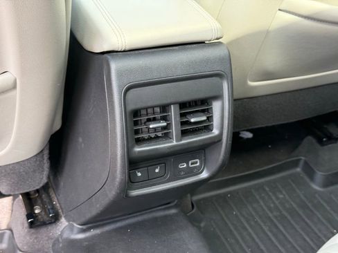 Used 2020 Cadillac XT4 Premium Luxury w/ Cold Weather Package image 18