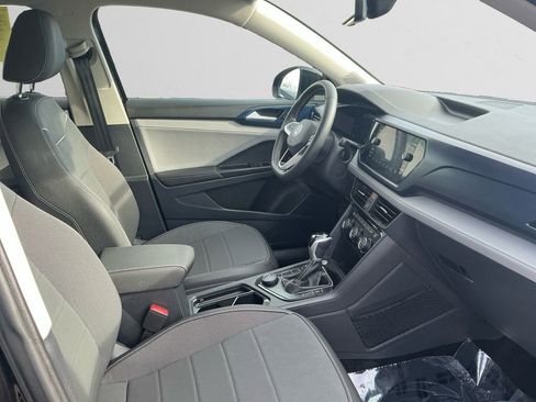 Used 2024 Volkswagen Taos SE image 15