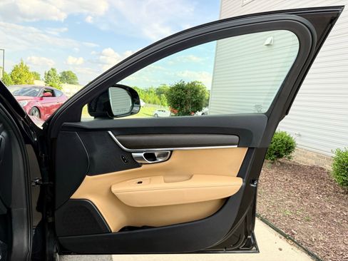 Used 2018 Volvo V90 T5 Cross Country w/ Convenience Package AWD/4WD image 27