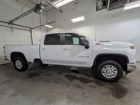 Used 2025 Chevrolet Silverado 3500 LT w/ Safety Package AWD/4WD image 3