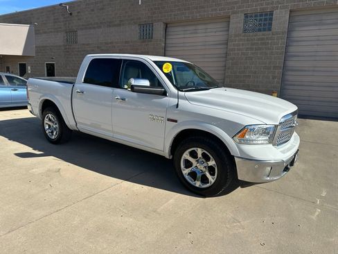 Used 2018 RAM 1500 Laramie w/ Convenience Group AWD/4WD image 33