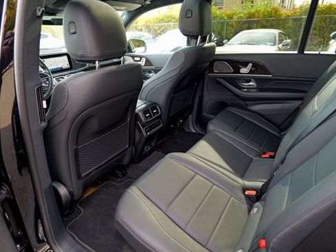 Used 2025 Mercedes-Benz GLS 450 4MATIC image 23