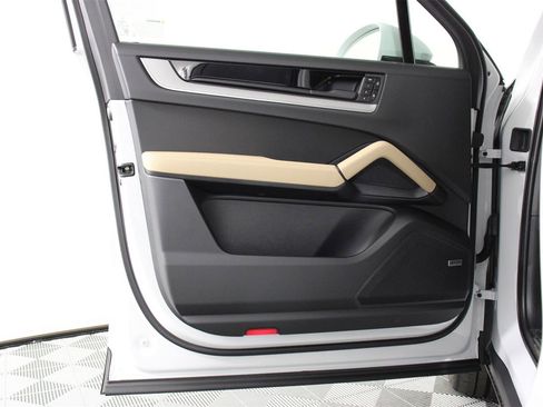 New 2026 Porsche Cayenne image 20