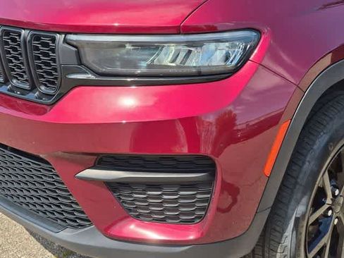Used 2024 Jeep Grand Cherokee Altitude AWD/4WD image 11