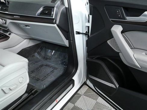 Used 2025 Audi Q5 2.0T Premium Plus w/ Premium Plus Package image 25