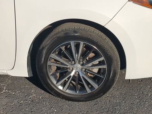 Used 2018 Toyota Corolla SE image 11