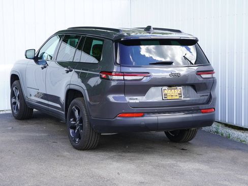 Used 2025 Jeep Grand Cherokee L Limited w/ Black Appearance Package AWD/4WD image 4