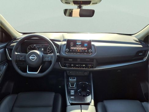 Used 2024 Nissan Rogue SV w/ SV Premium Package FWD image 13