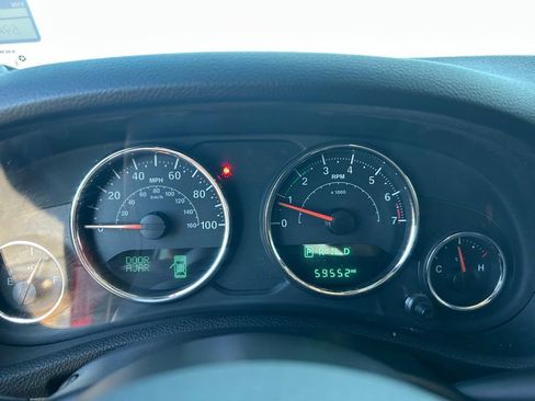 Used 2018 Jeep Wrangler Rubicon w/ Connectivity Group image 18