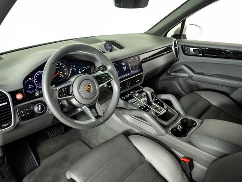 Certified 2023 Porsche Cayenne AWD/4WD image 4