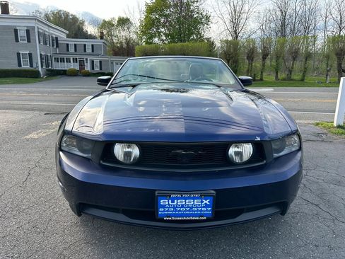 Used 2010 Ford Mustang GT RWD image 2