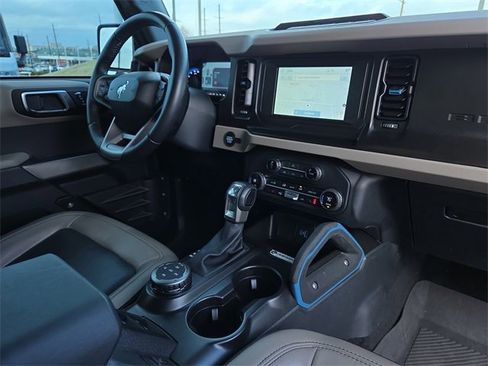 Used 2023 Ford Bronco Wildtrak image 16