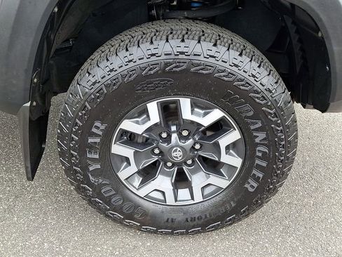 Used 2021 Toyota Tacoma TRD Off-Road w/ Technology Package AWD/4WD image 8