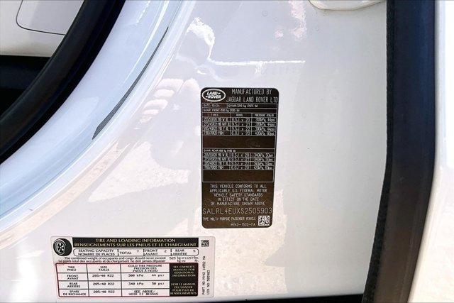 Used 2025 Land Rover Discovery Dynamic SE AWD/4WD image 19
