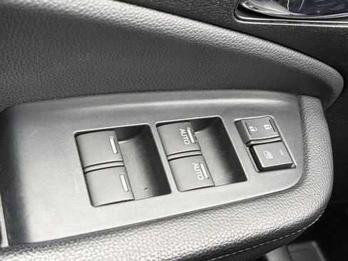 Used 2022 Honda Pilot Touring image 4