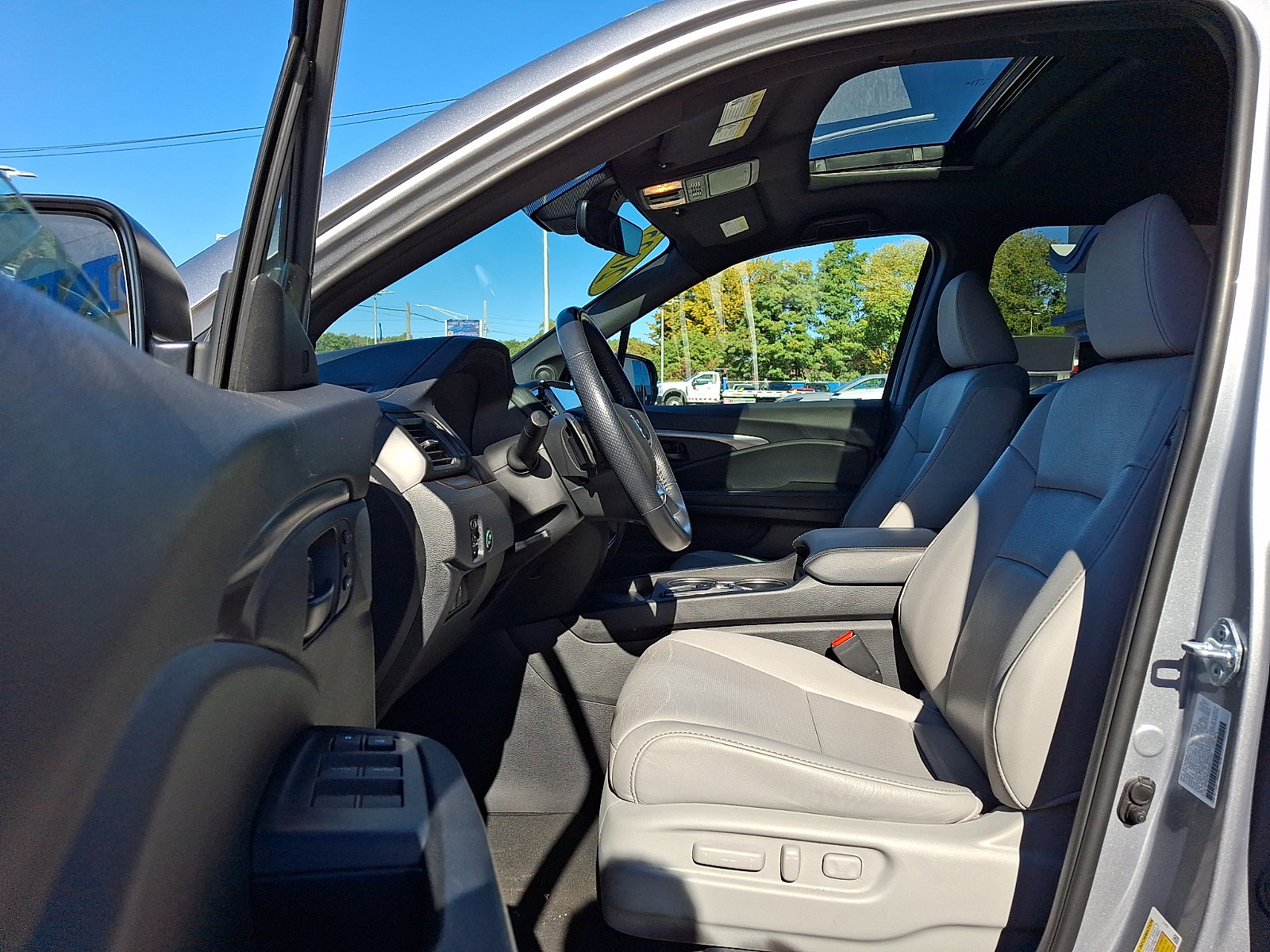 Used 2025 Honda Passport EX-L image 14