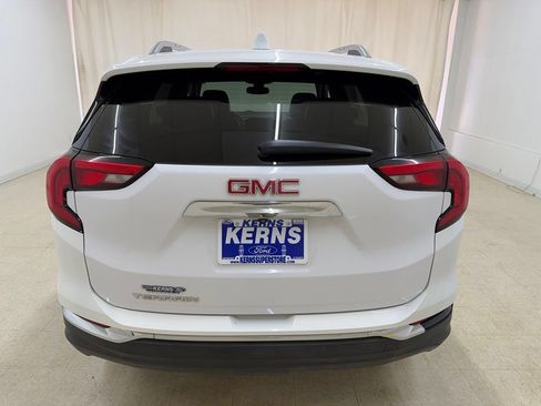 Used 2021 GMC Terrain SLT FWD image 2