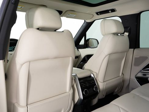 Used 2025 Land Rover Range Rover SE image 23