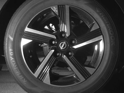 Used 2025 Nissan Sentra SV FWD image 18