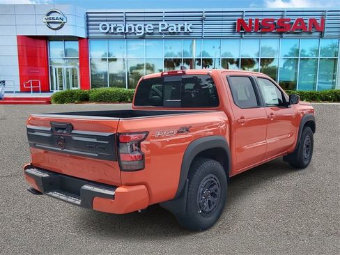 Used 2025 Nissan Frontier PRO-4X image 2