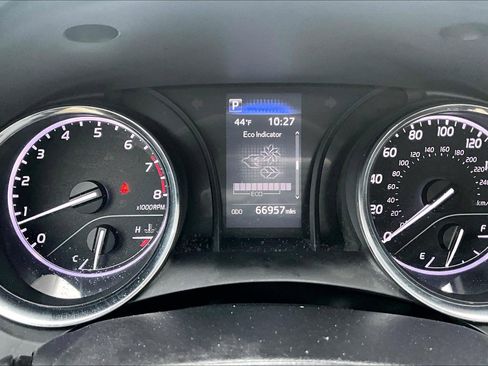 Used 2020 Toyota Camry SE image 19