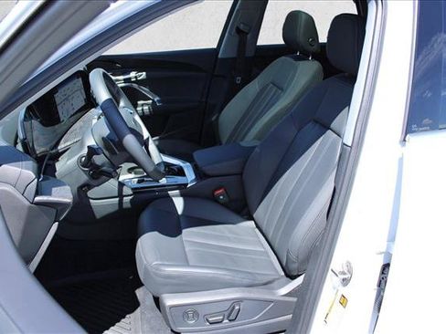 Certified 2025 Audi Q5 Premium w/ Convenience Package AWD/4WD image 16