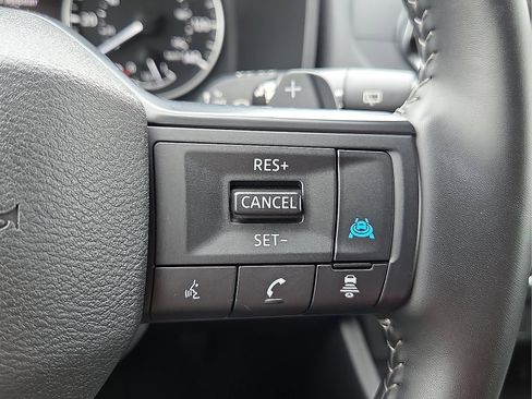 Used 2025 Nissan Rogue SV FWD image 21