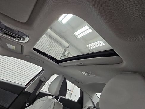 Used 2025 Hyundai Elantra Limited FWD image 28