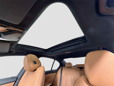 New 2026 BMW 330i Sedan w/ Premium Package RWD image 21